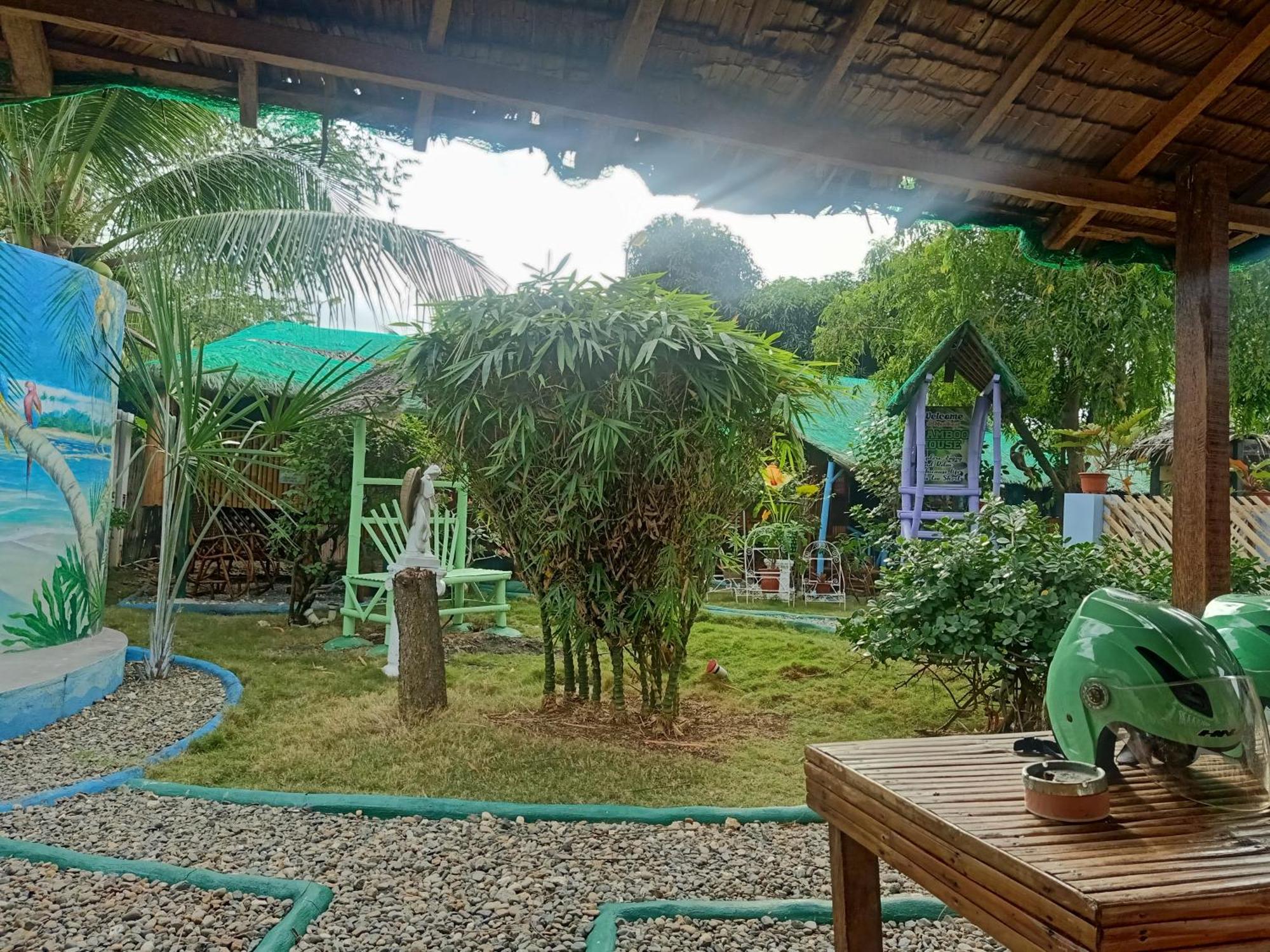 Moalboal Bamboo House / Rooms Rum bild